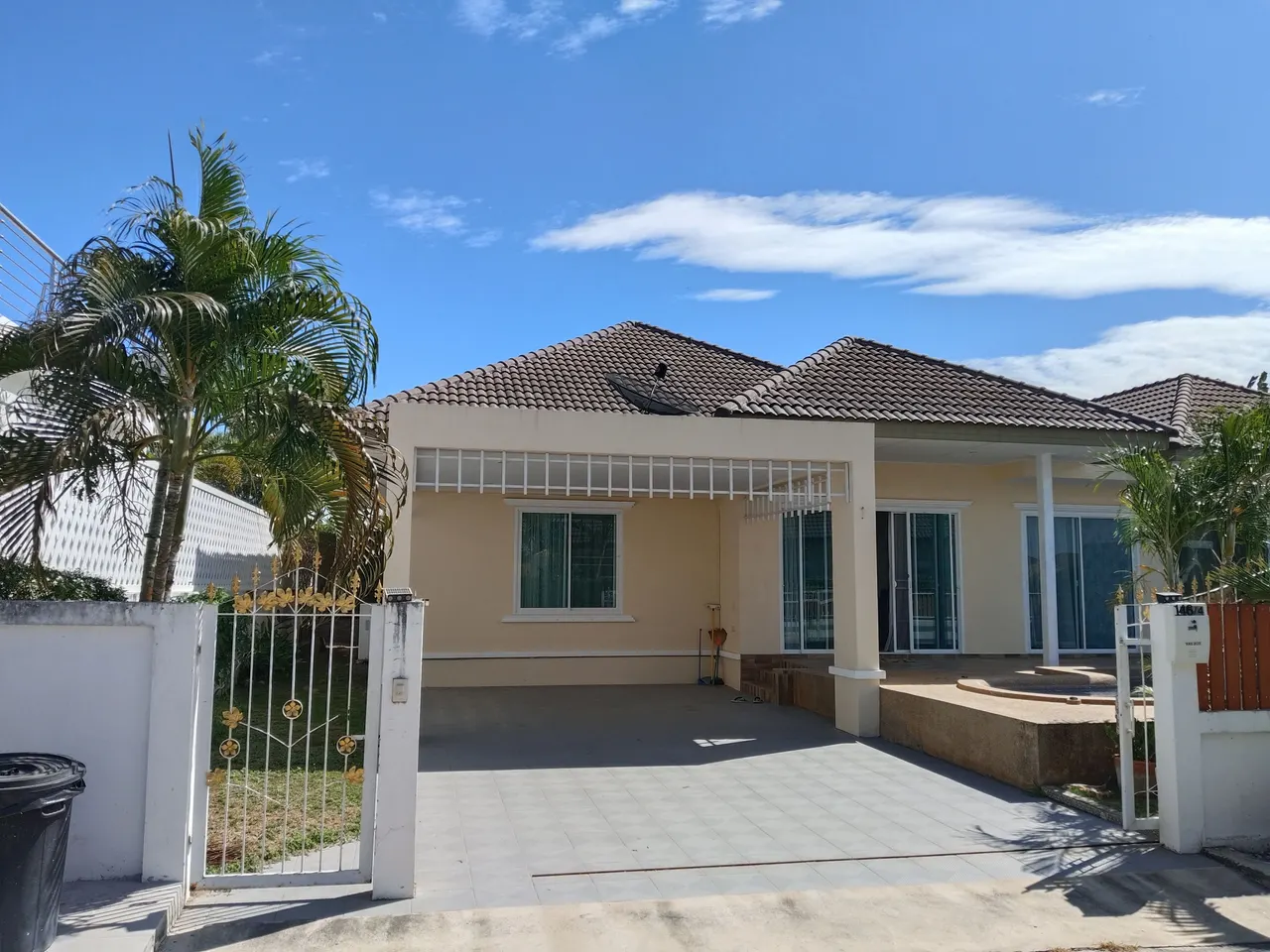 House · 5 bd · 3 ba · 200 m²