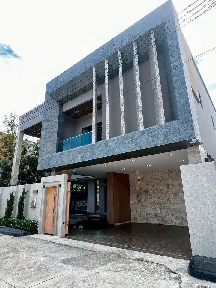 Villa · 4 bd · 4 ba · 343 m²