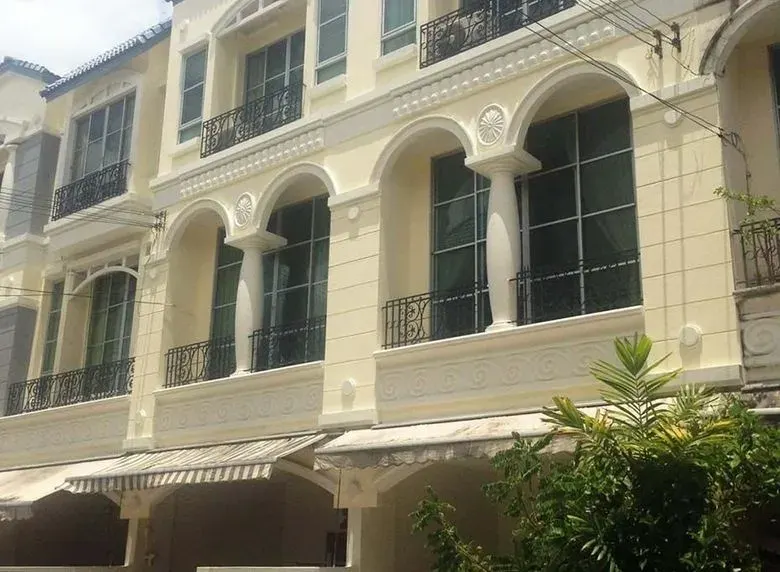Baan Klang Muang Rama 9 - Srinakarin