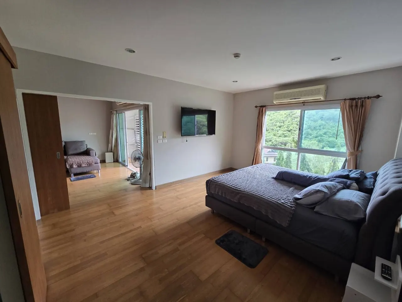 Condo · 1 室 · 1 卫 · 70 m²