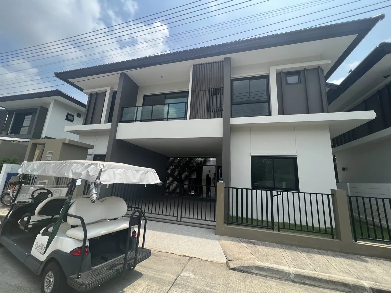 Villa · 4 bd · 4 ba · 370 m²