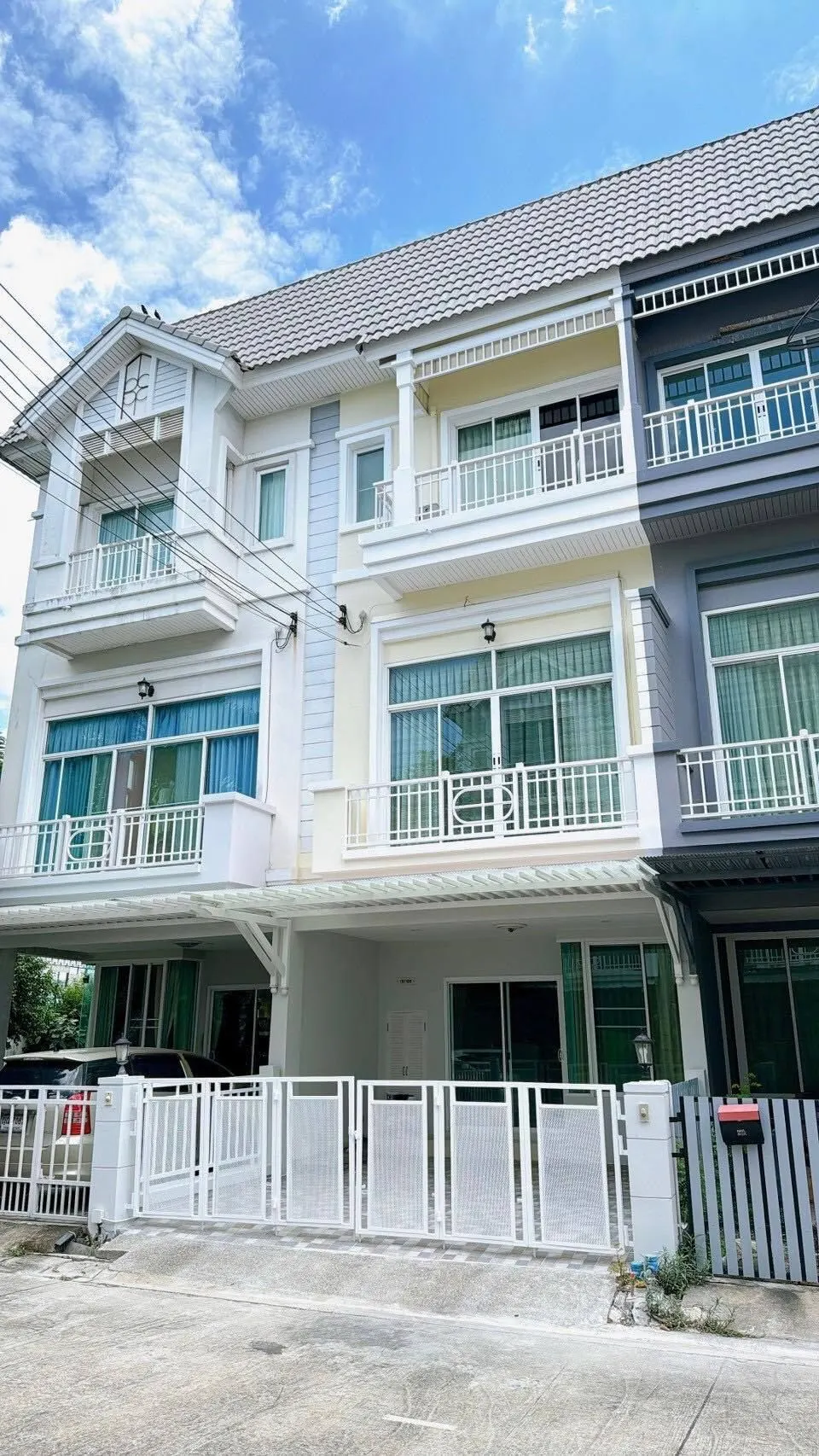 Townhouse · 3 bd · 3 ba · 127 m²