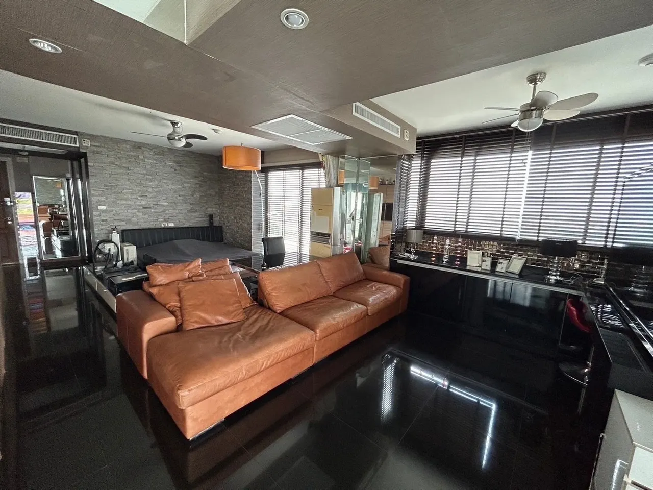 Condo · 1 ห้องนอน · 2 ห้องน้ำ · 79 m²