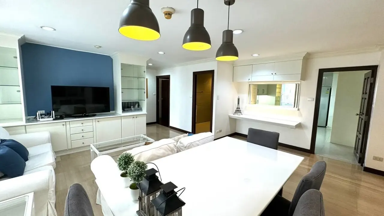 Condo · 3 ห้องนอน · 3 ห้องน้ำ · 164 m²