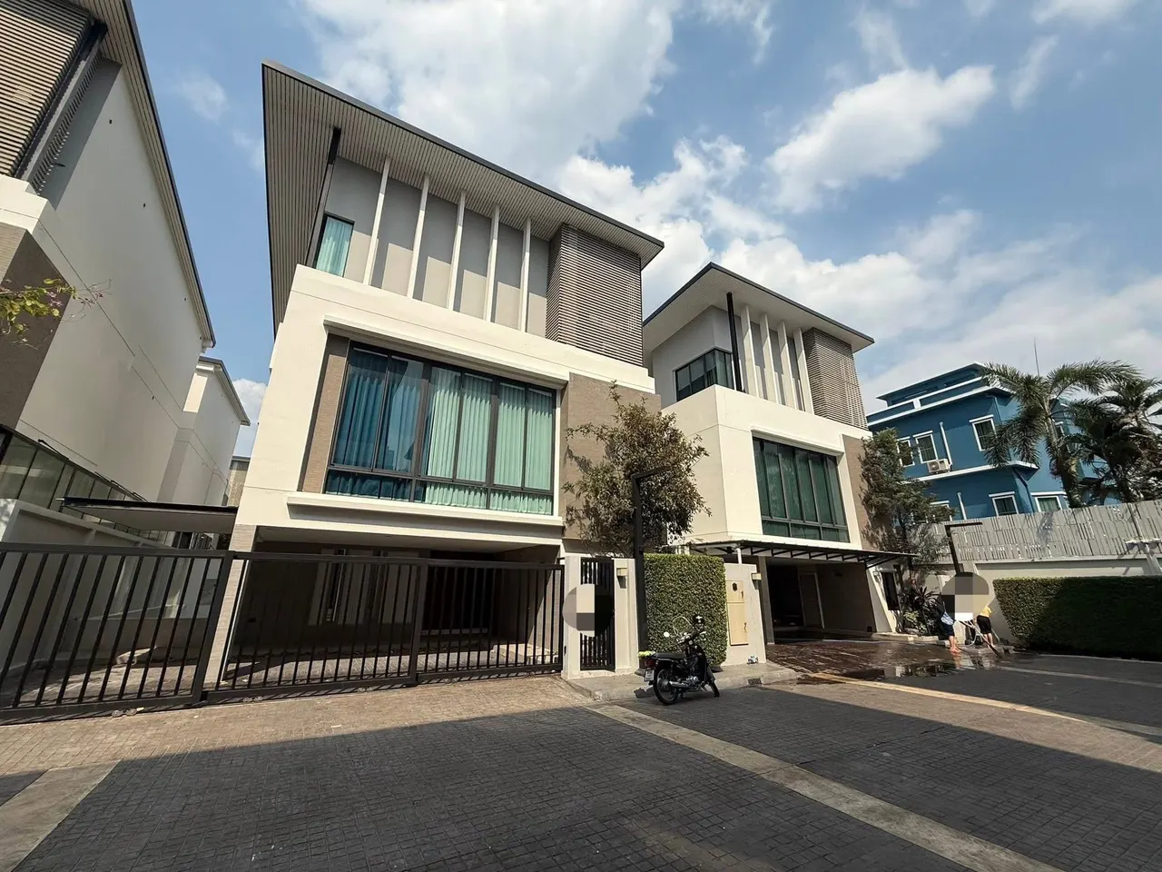 House · 3 室 · 4 卫 · 412 m²