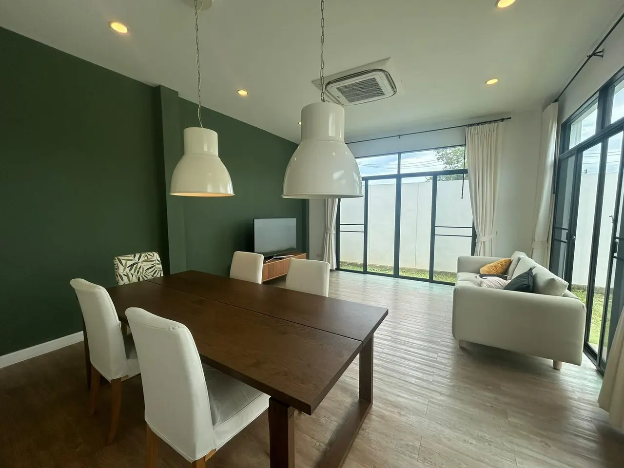 House · 3 室 · 3 卫 · 200 m²