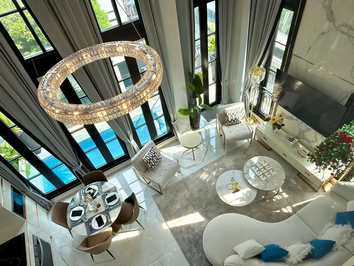 House · 3 ch. · 6 sdb · 301 m²