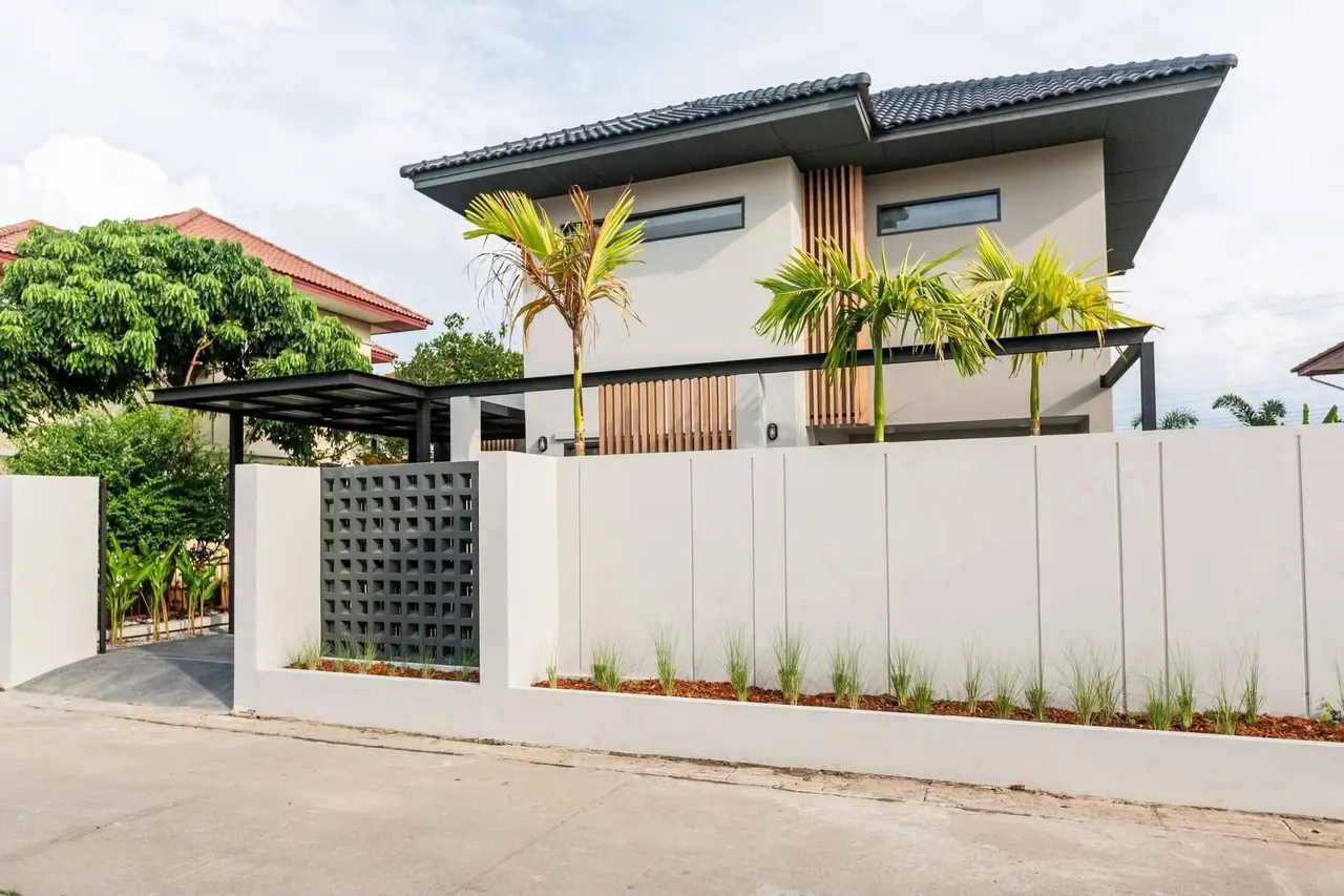 House · 4 bd · 3 ba · 180 m²