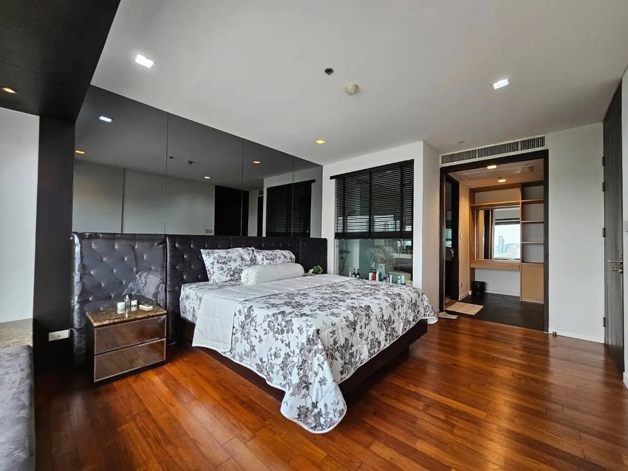 Condo · 2 室 · 2 卫 · 99 m²