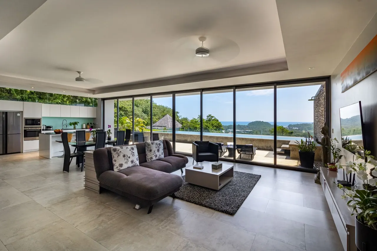 Penthouse · 3 ห้องนอน · 2 ห้องน้ำ · 245 m²
