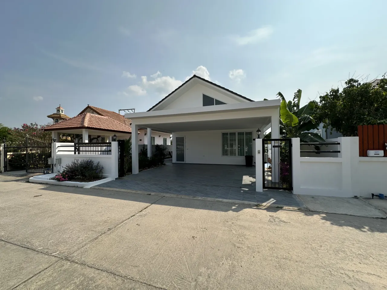House · 2 bd · 2 ba · 130 m²
