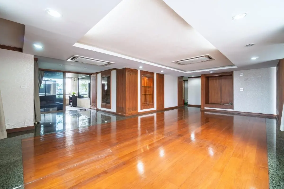 3 室 · 3 卫 · 254 m²