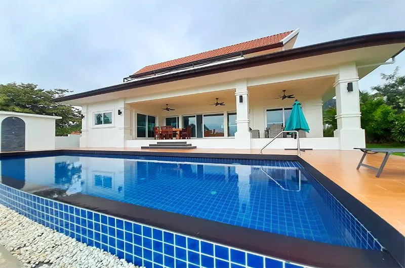 Villa · 4 bd · 4 ba · 340 m²