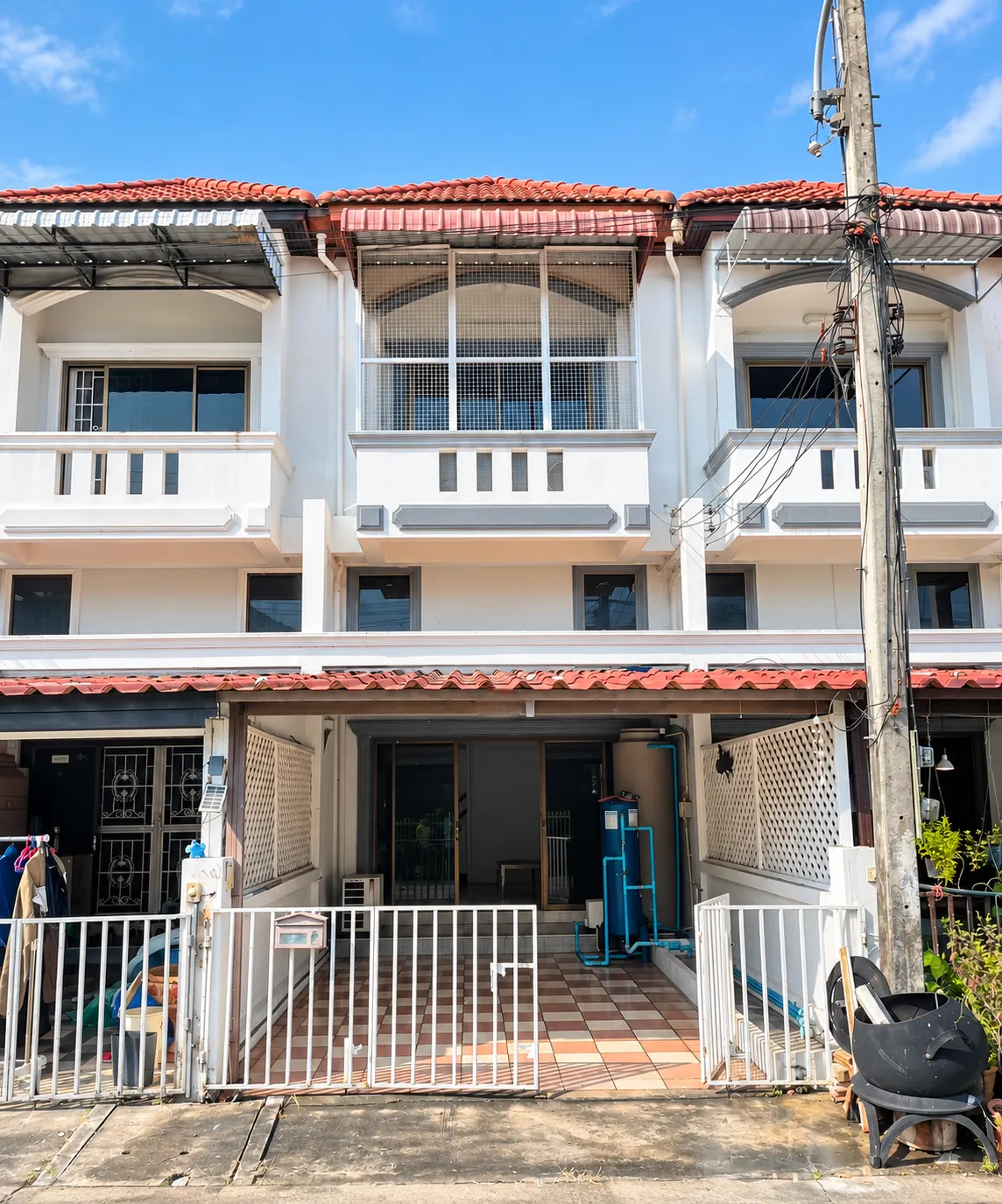 3 ห้องนอน · 4 ห้องน้ำ · 180 m²