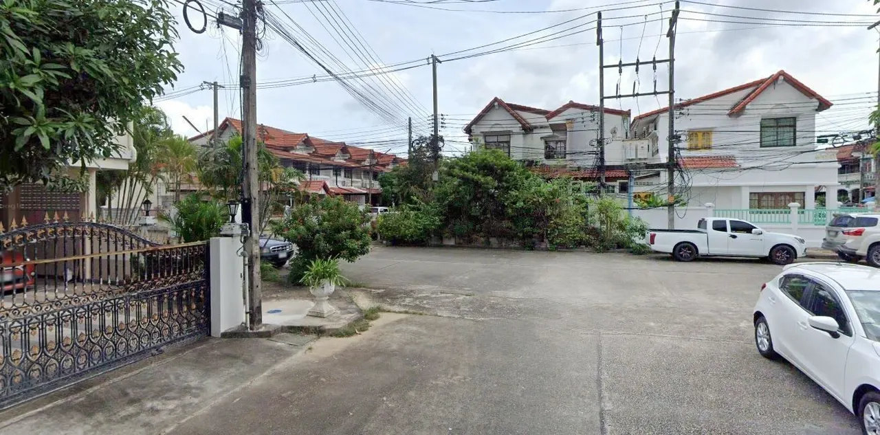 Anuphat Manorom Village