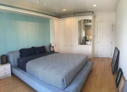 Condo · 3 ห้องนอน · 3 ห้องน้ำ · 165 m²
