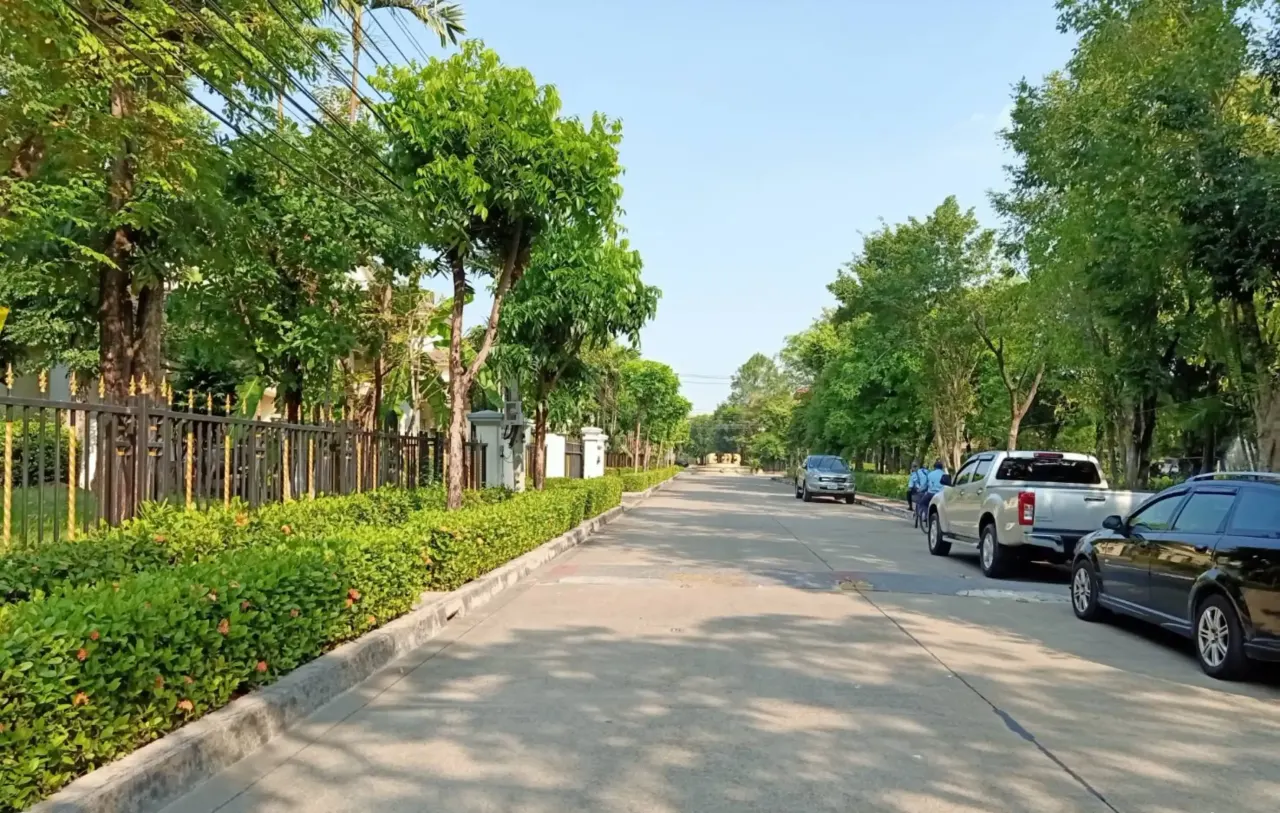 Laddarom Ekkamai-Ramintra