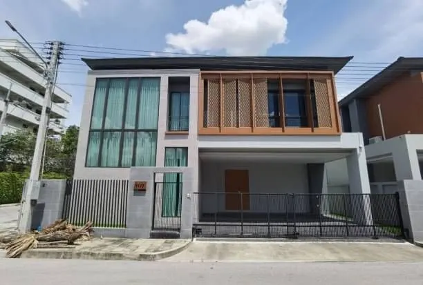 Villa · 4 ห้องนอน · 5 ห้องน้ำ · 244 m²
