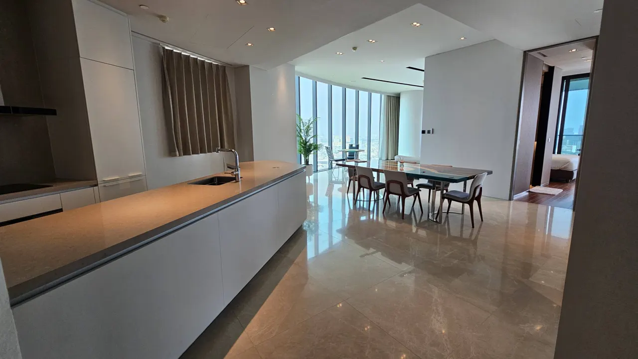 2 ห้องนอน · 2 ห้องน้ำ · 178 m²
