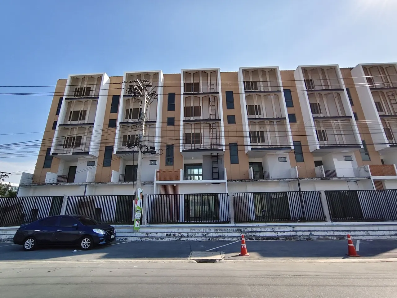 Townhouse · 2 室 · 4 卫 · 39 m²