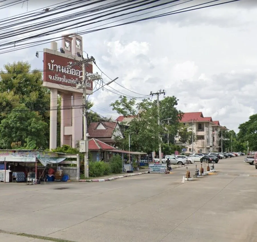 Baan Ua-Athorn San Phi Suea