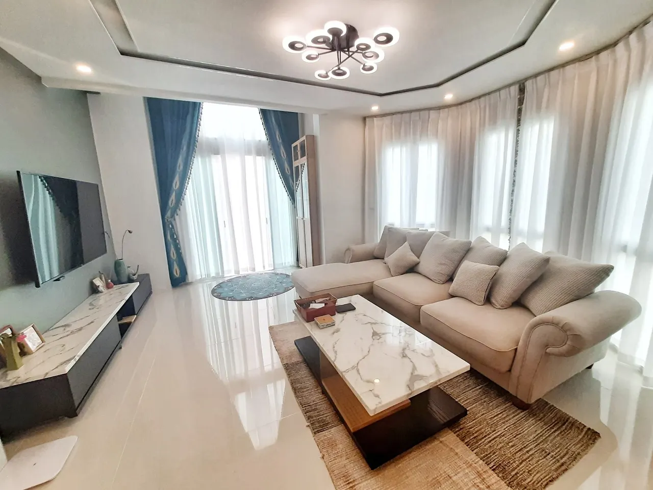 House · 3 bd · 3 ba · 180 m²