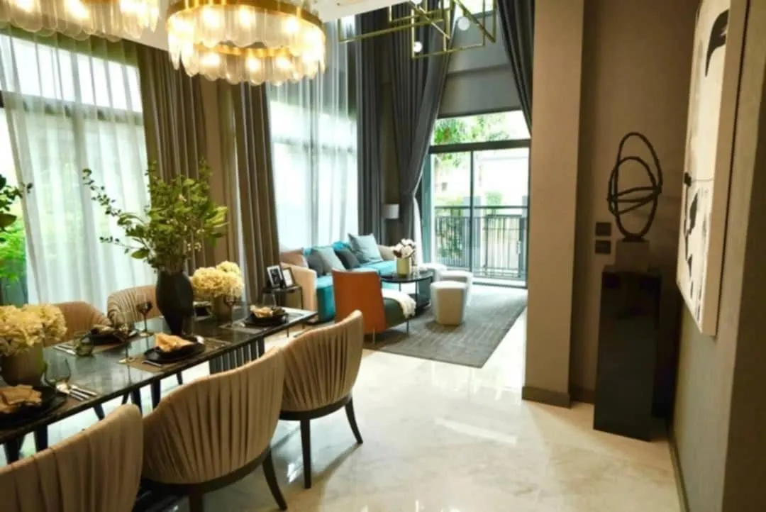 House · 4 室 · 4 卫 · 361 m²