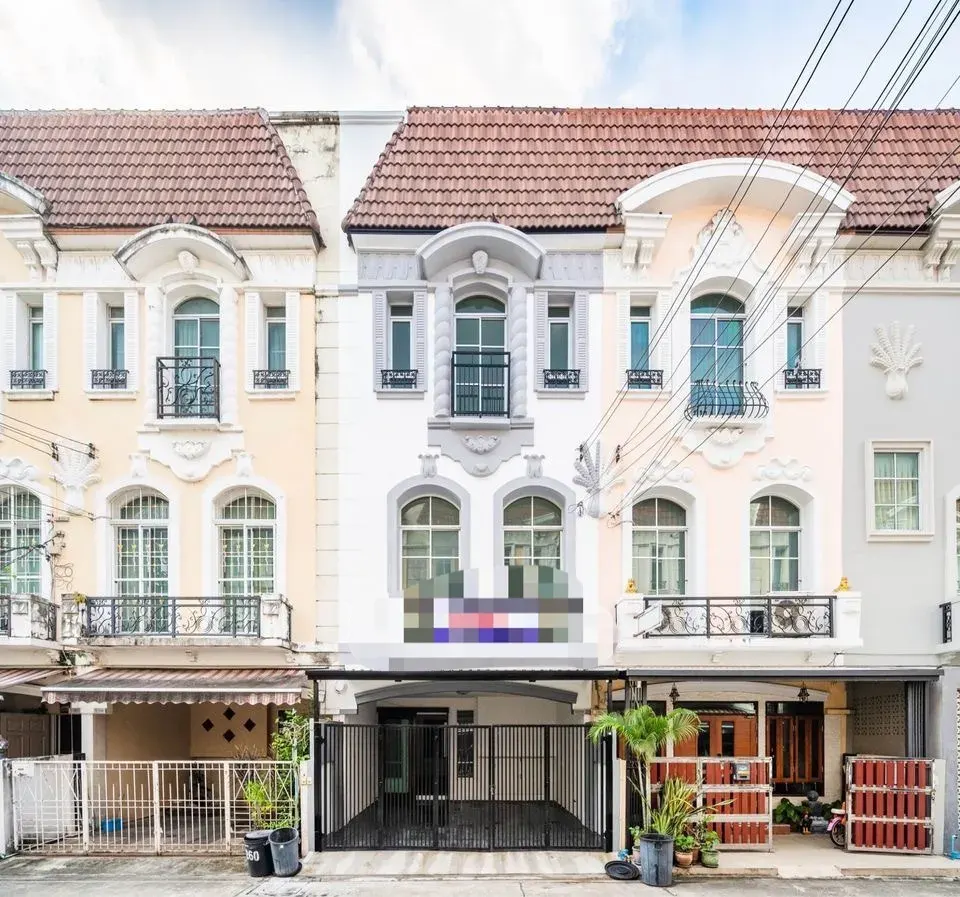 Townhouse · 3 ห้องนอน · 4 ห้องน้ำ · 250 m²