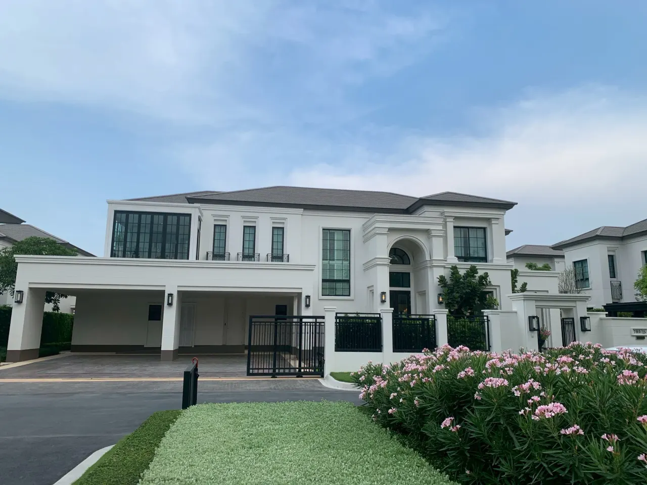 Villa · 4 bd · 4 ba · 548 m²
