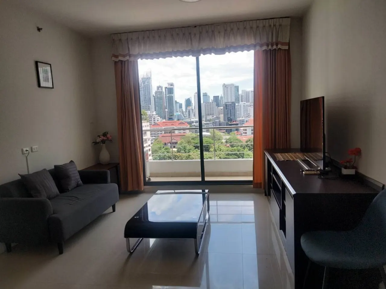 Condo · 2 bd · 2 ba · 77 m²