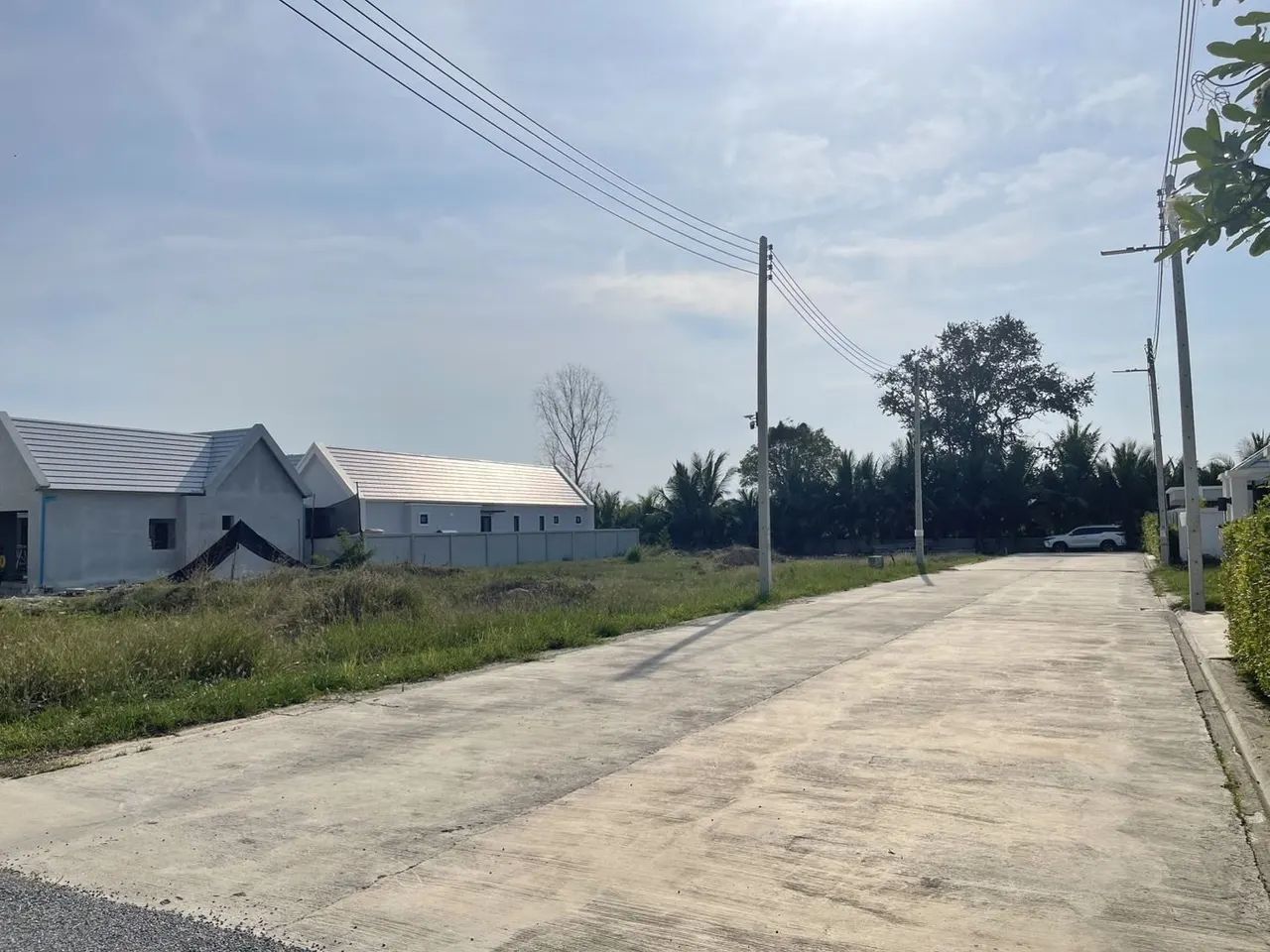 Land · 352 m²