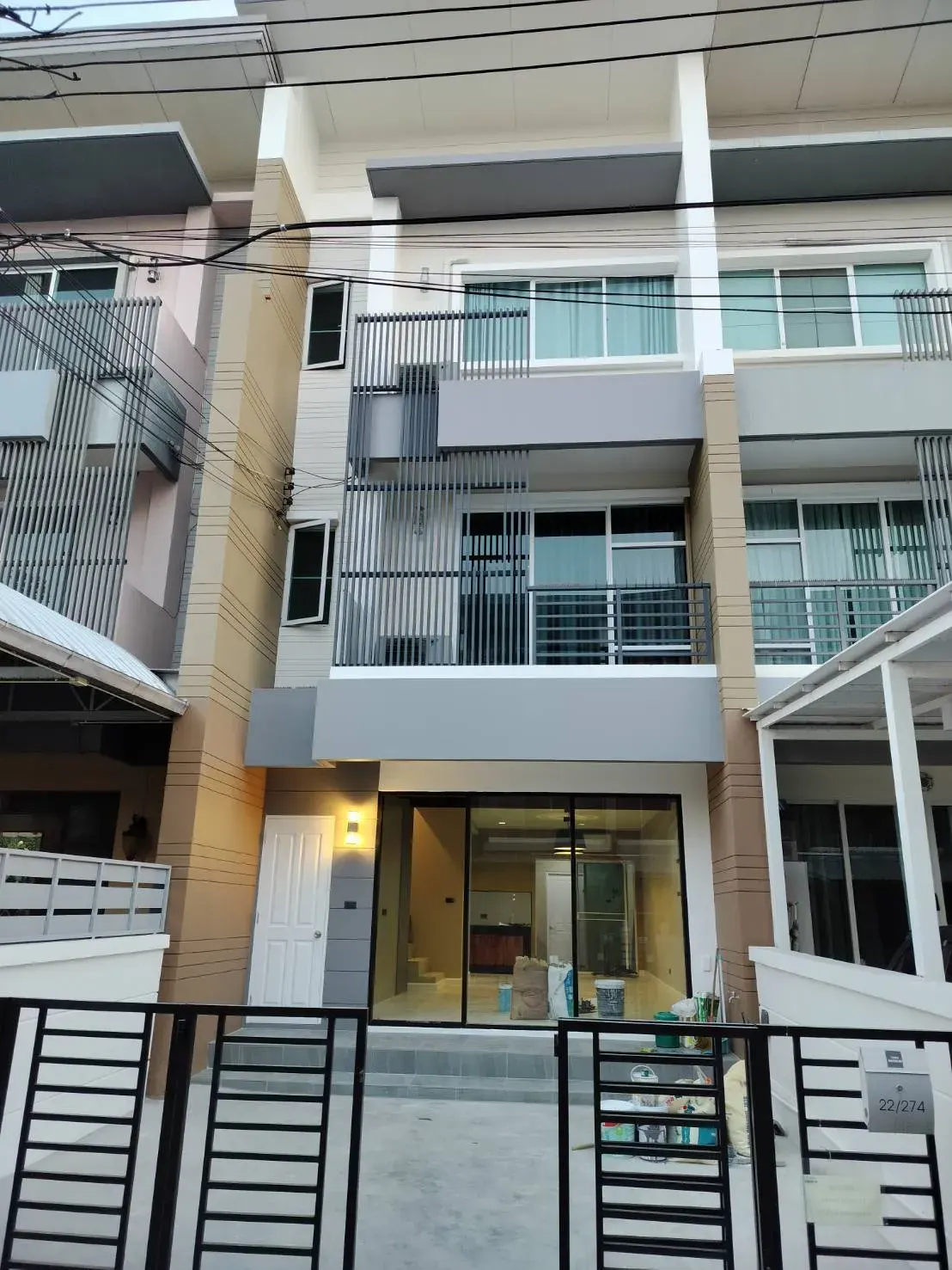 Townhouse · 3 ห้องนอน · 2 ห้องน้ำ · 190 m²