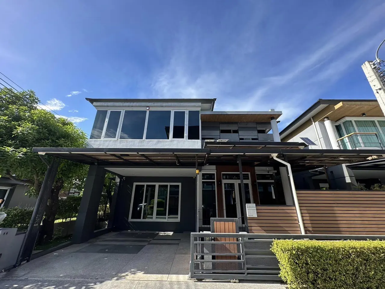 House · 3 室 · 4 卫 · 312 m²