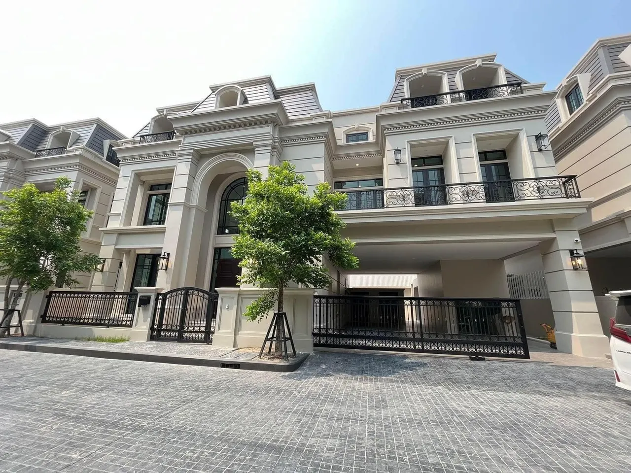 House · 5 bd · 5 ba · 578 m²