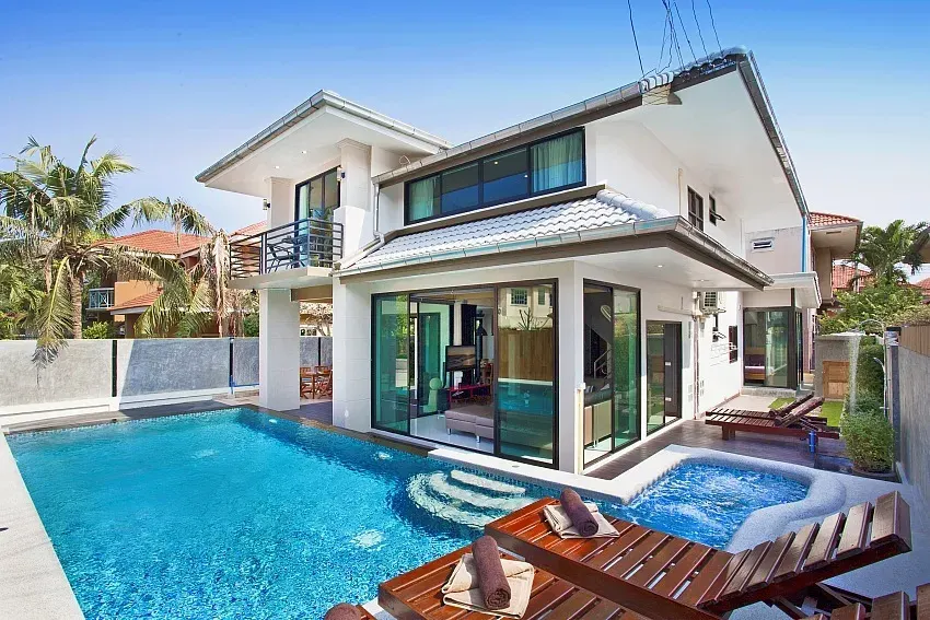 Villa · 6 ห้องนอน · 7 ห้องน้ำ · 226 m²