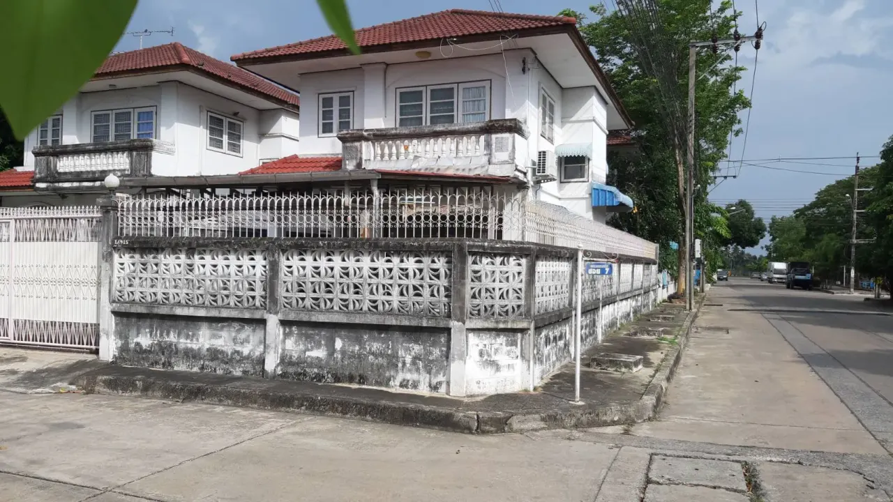 Phet Monthon Green