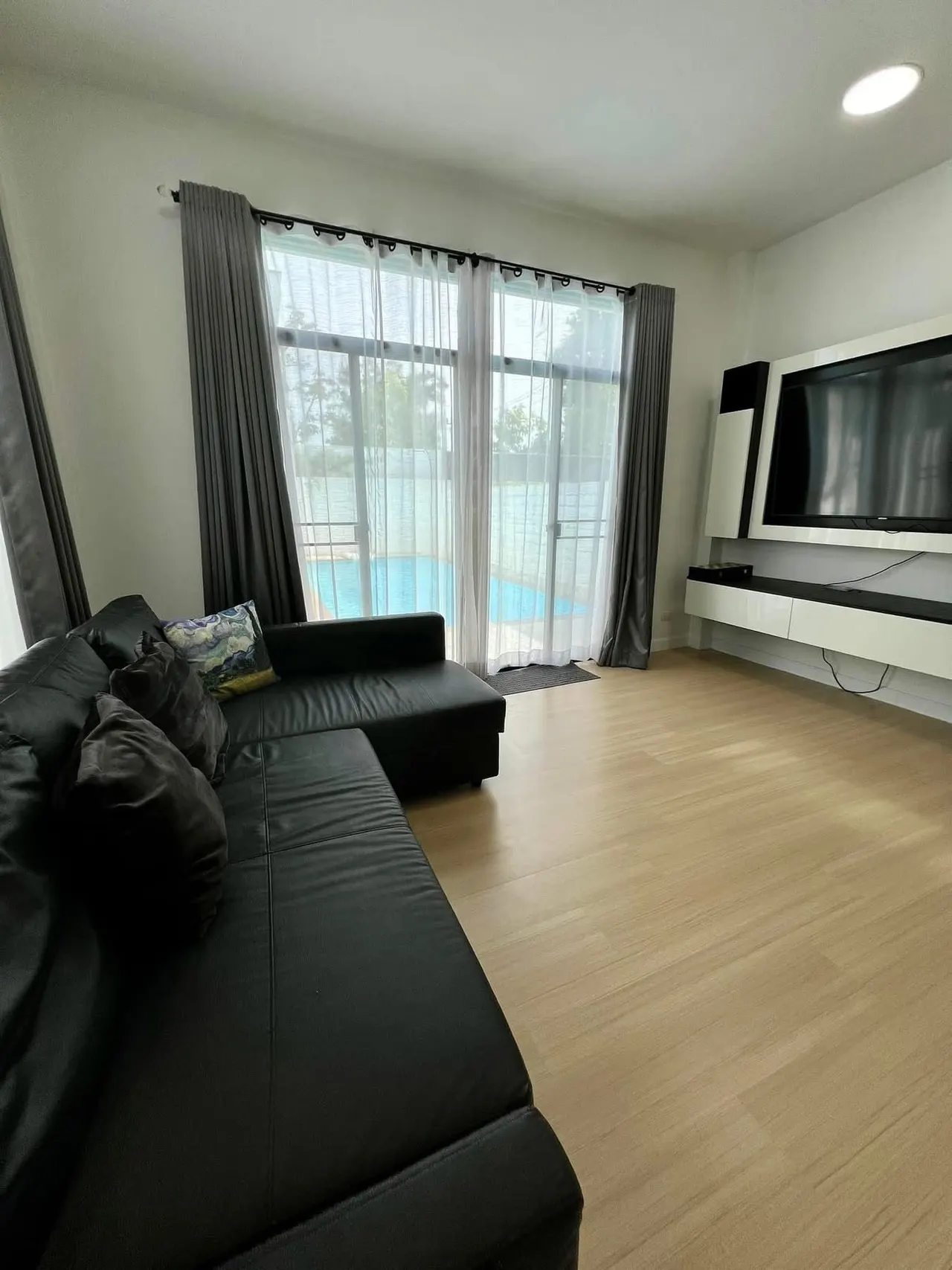 Villa · 4 室 · 4 卫 · 250 m²