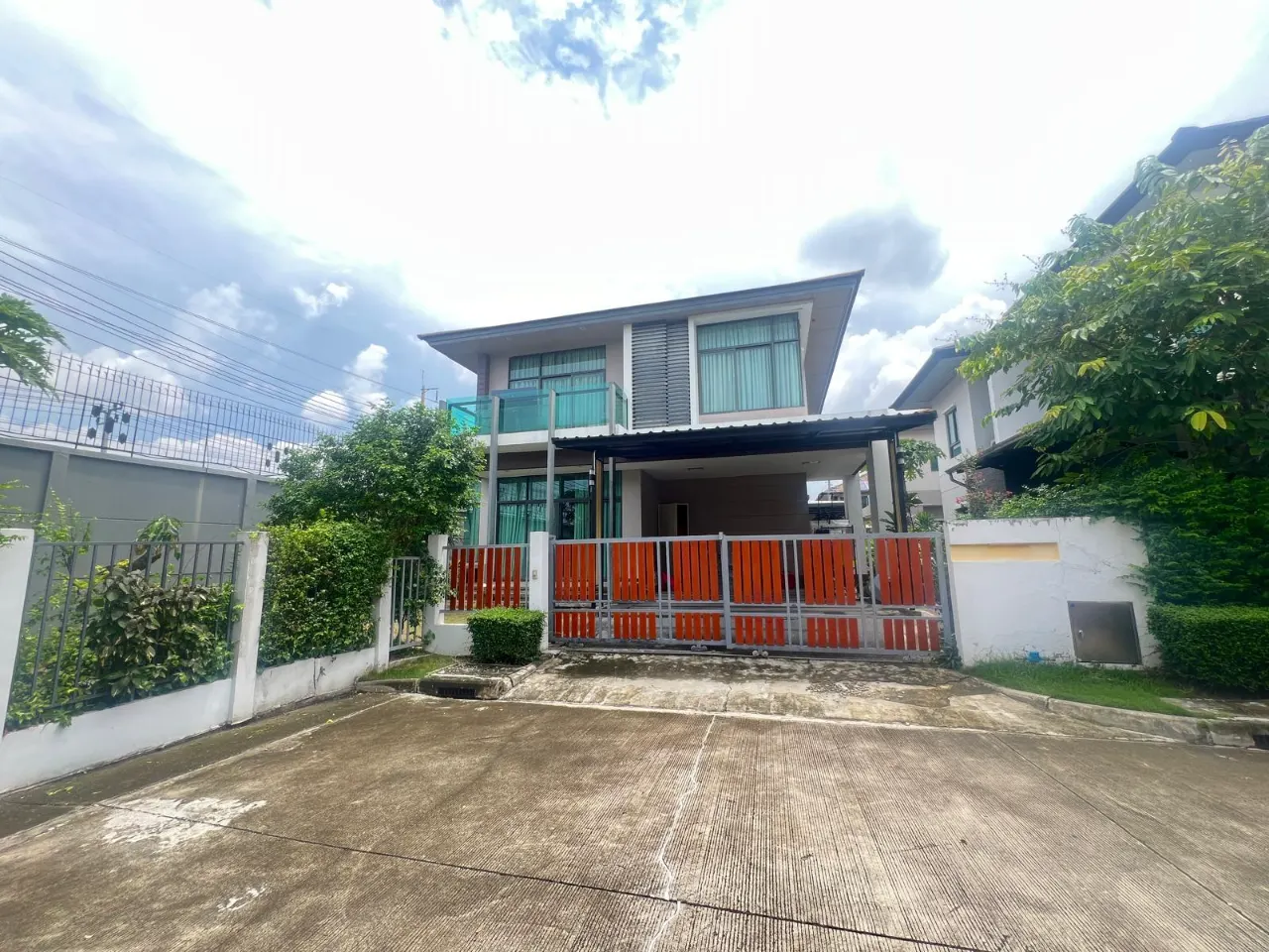 House · 4 bd · 3 ba · 194 m²