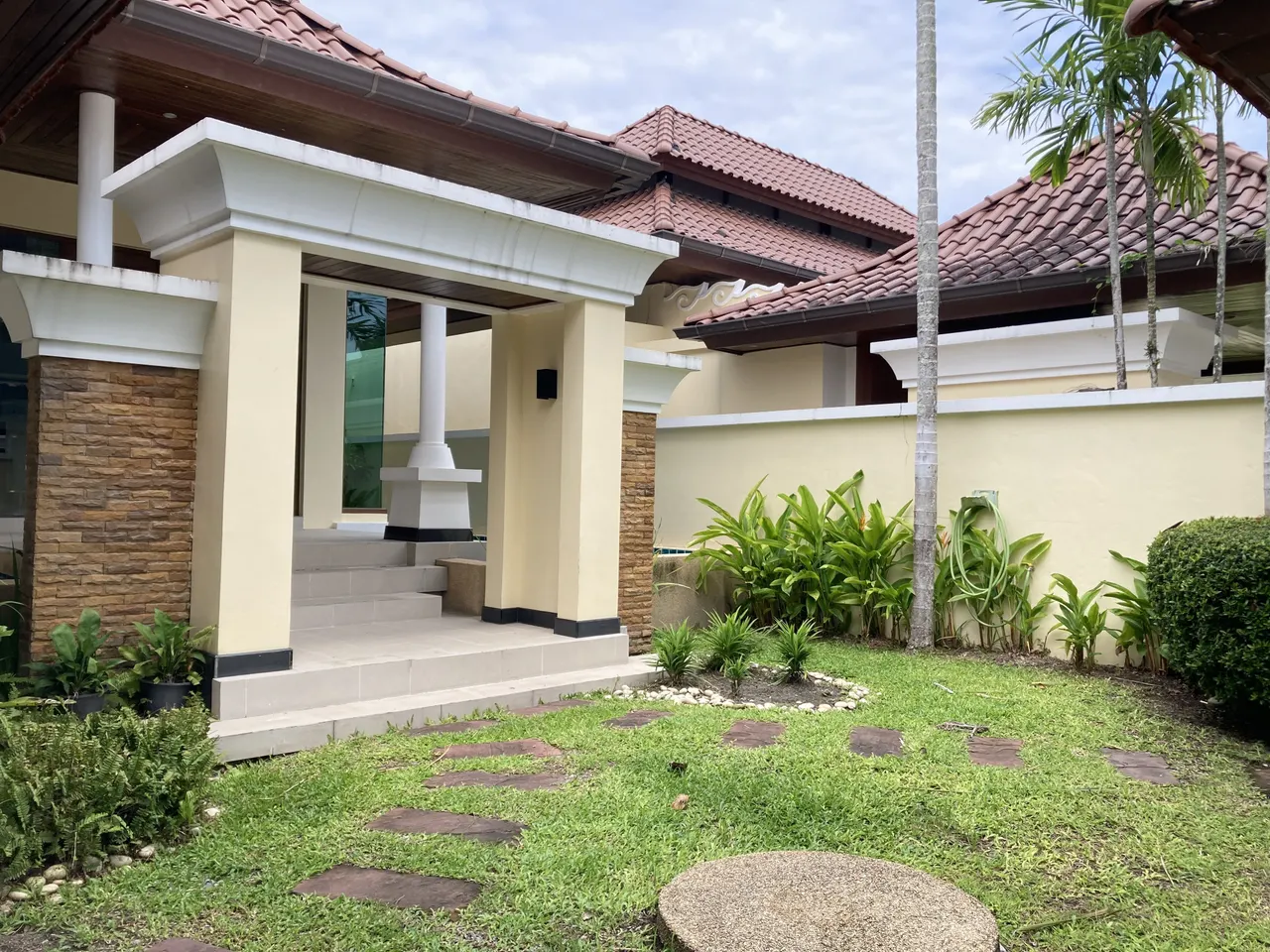 Villa · 2 ห้องนอน · 2 ห้องน้ำ · 331 m²