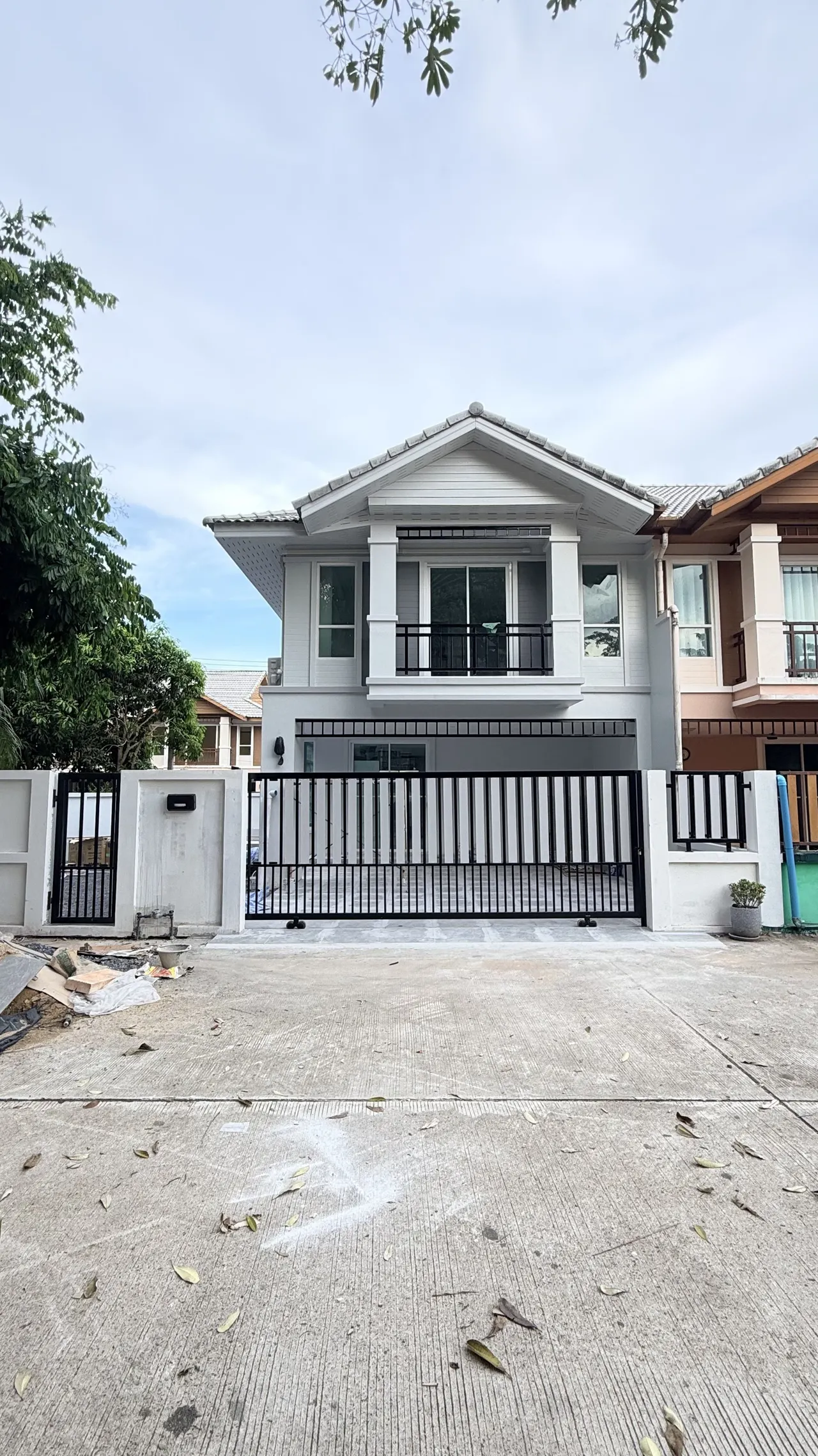 House · 3 сп. · 3 ванн. · 195 m²