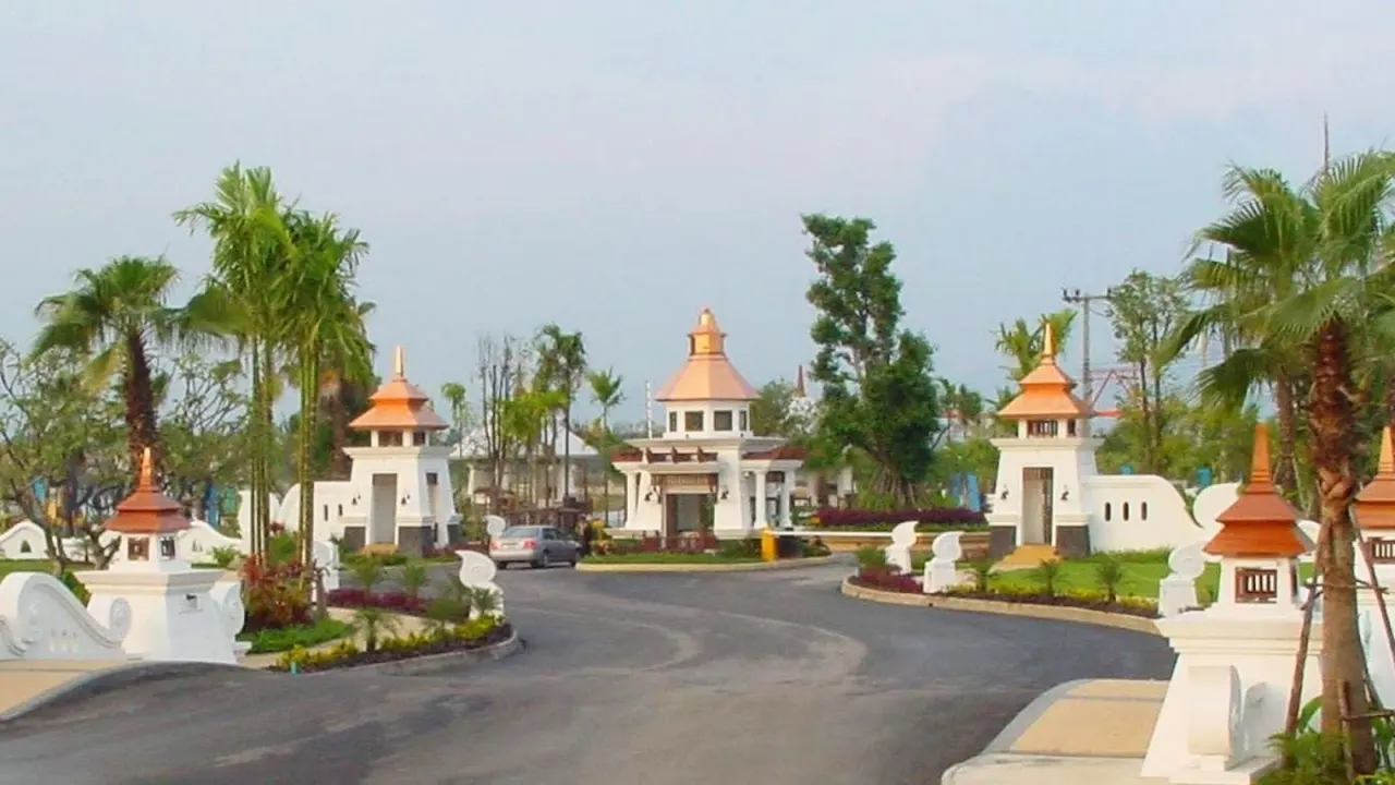 Chonlada Land and House Park