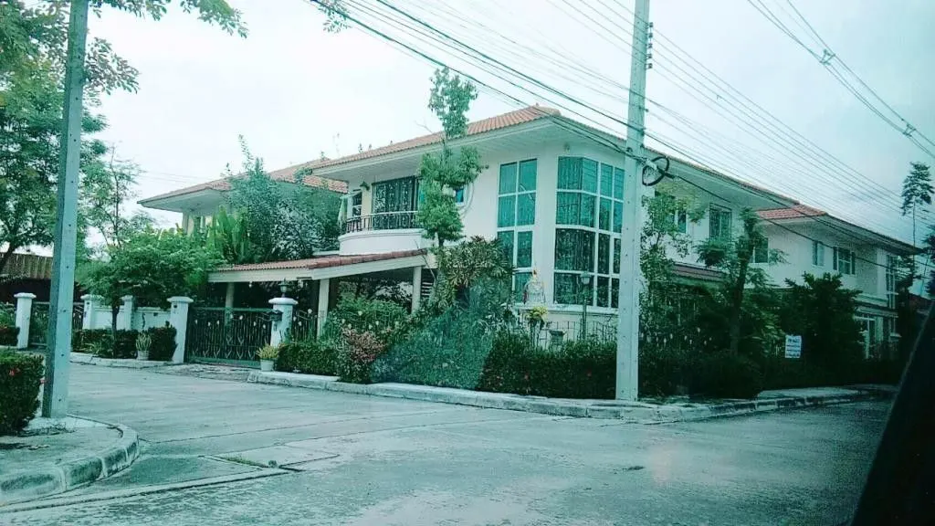 3 室 · 3 卫 · 174 m²