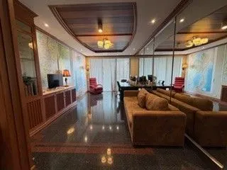 4 bd · 4 ba · 279 m²