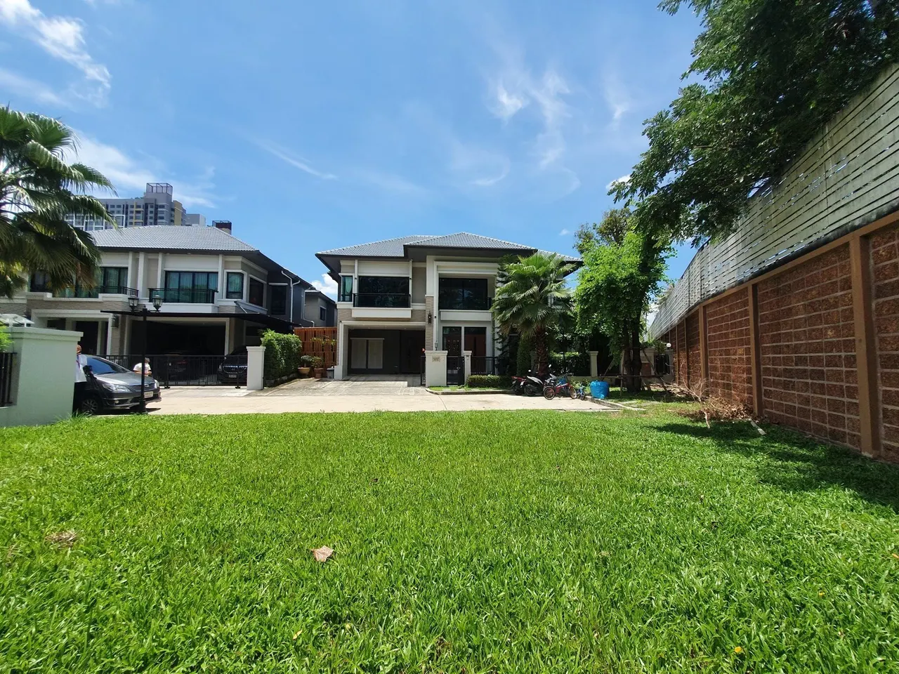 House · 4 室 · 5 卫 · 348 m²