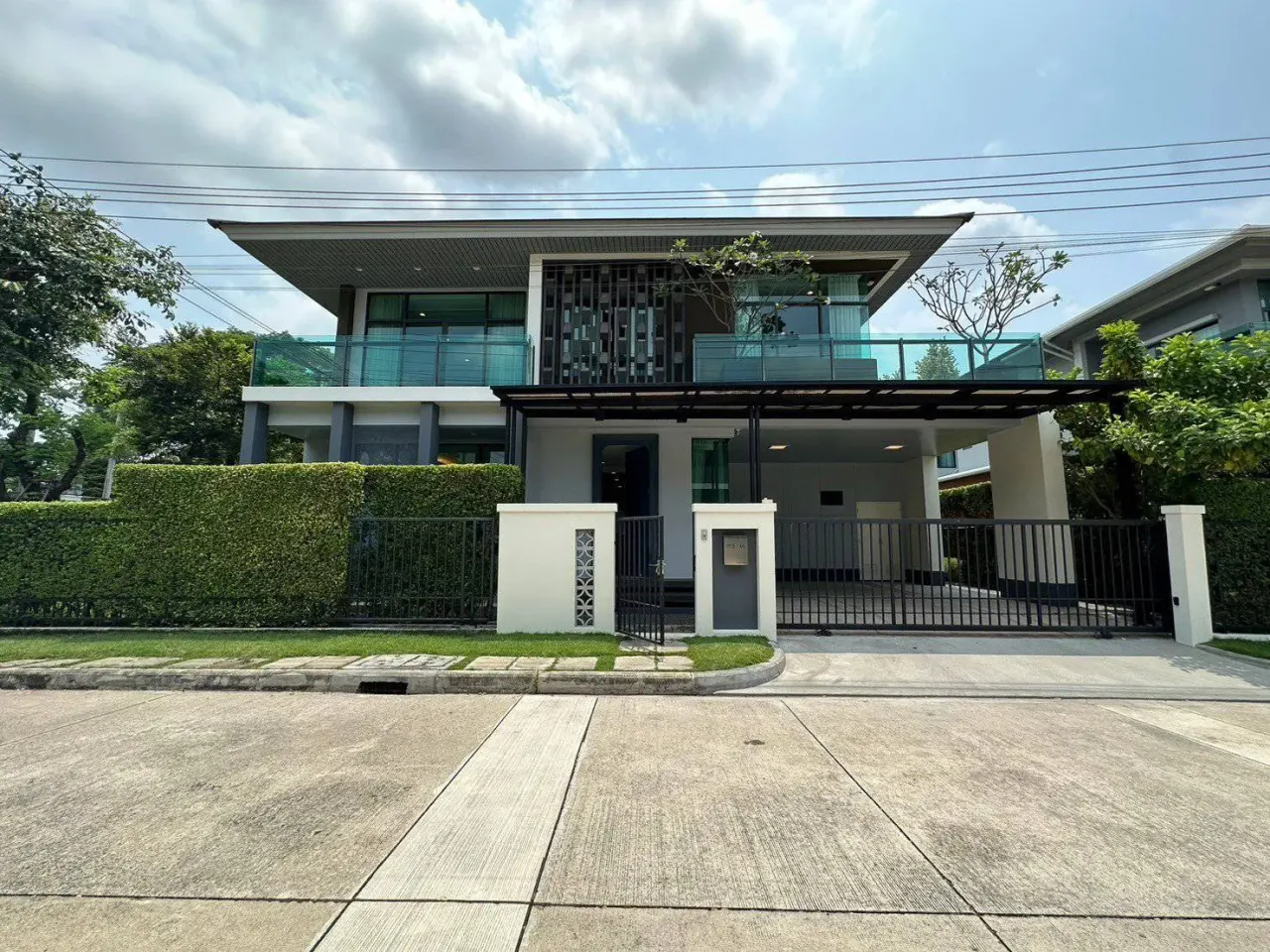 House · 4 ห้องนอน · 3 ห้องน้ำ · 250 m²