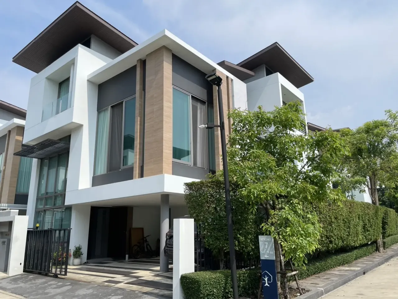 House · 5 室 · 6 卫 · 600 m²