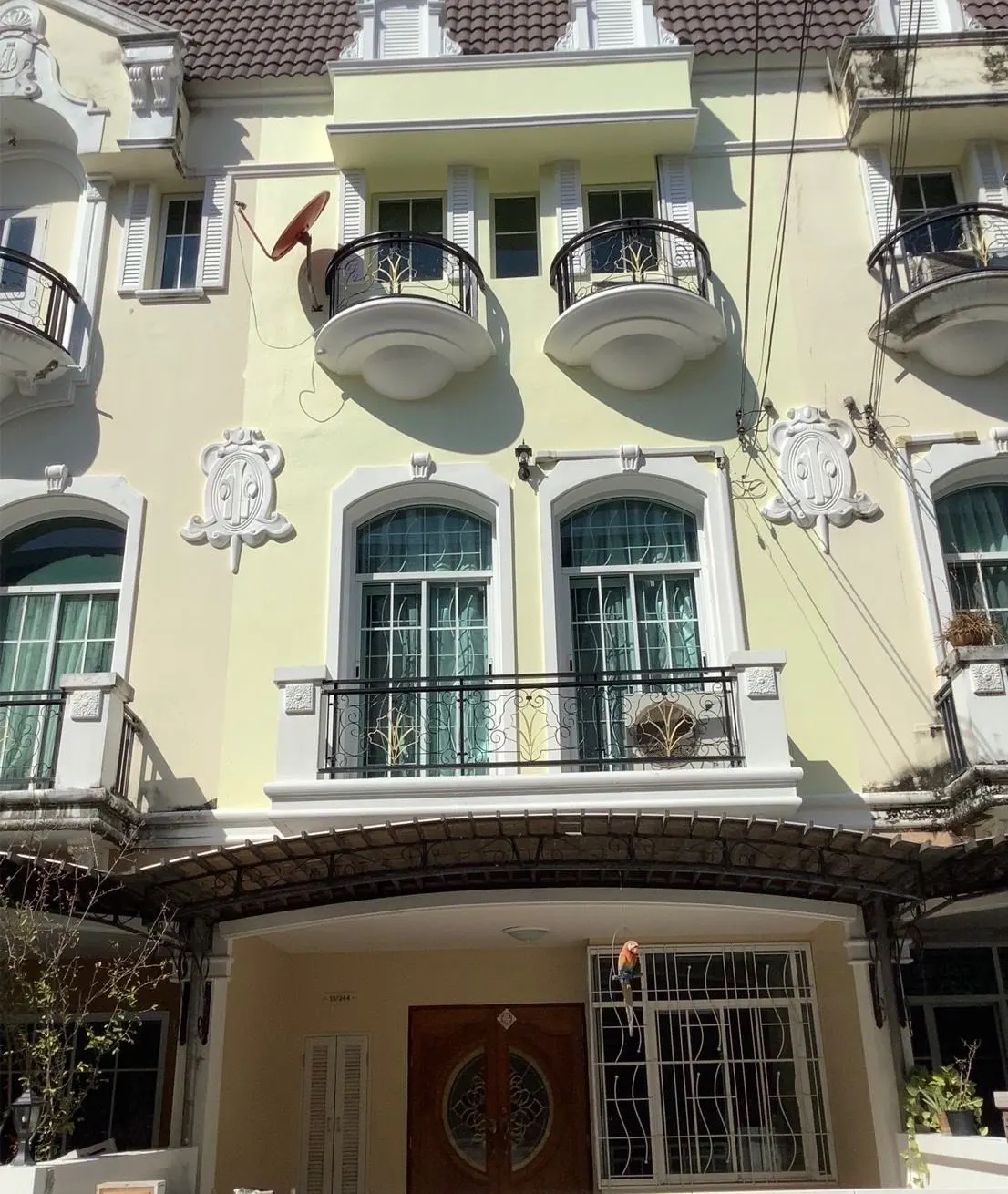 Townhouse · 3 bd · 3 ba · 179 m²