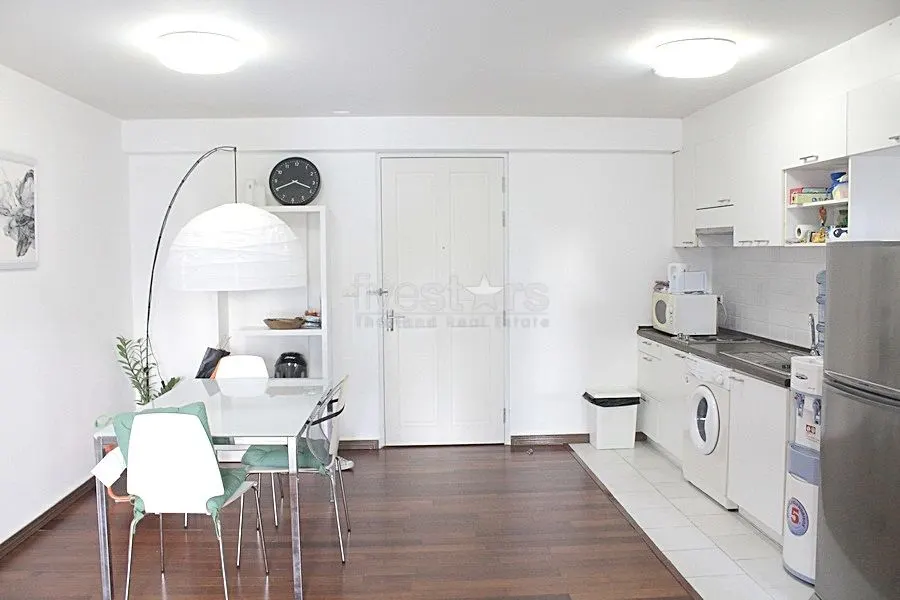 Condo · 1 室 · 1 卫 · 54 m²