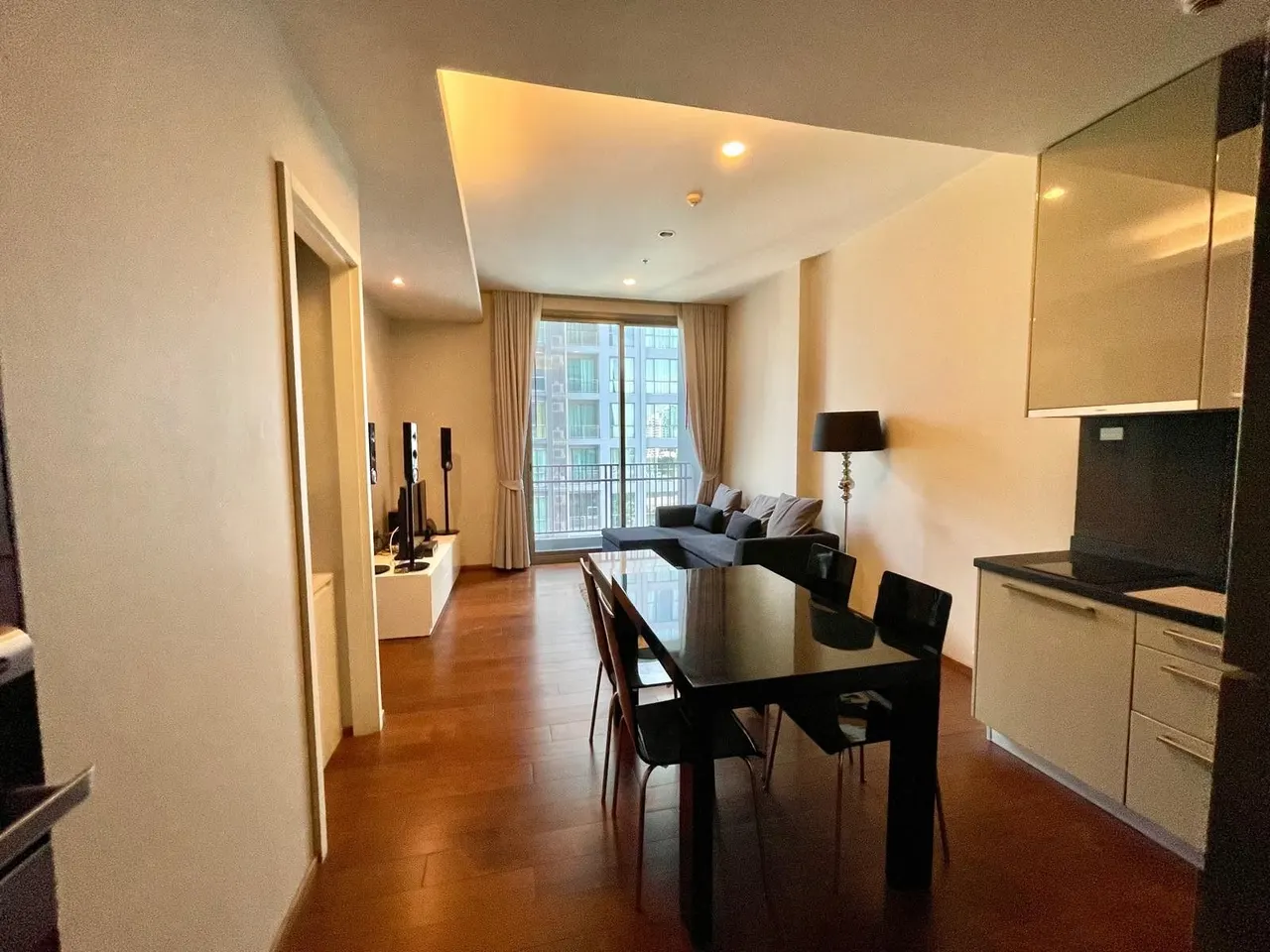 1 ห้องนอน · 1 ห้องน้ำ · 53 m²