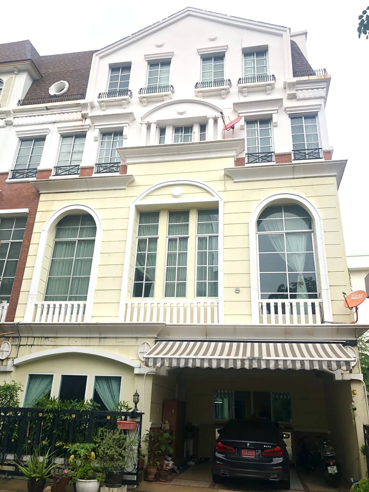 Townhouse · 4 ch. · 6 sdb · 300 m²